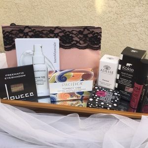 👝 Makeup Goodie Bag 💄